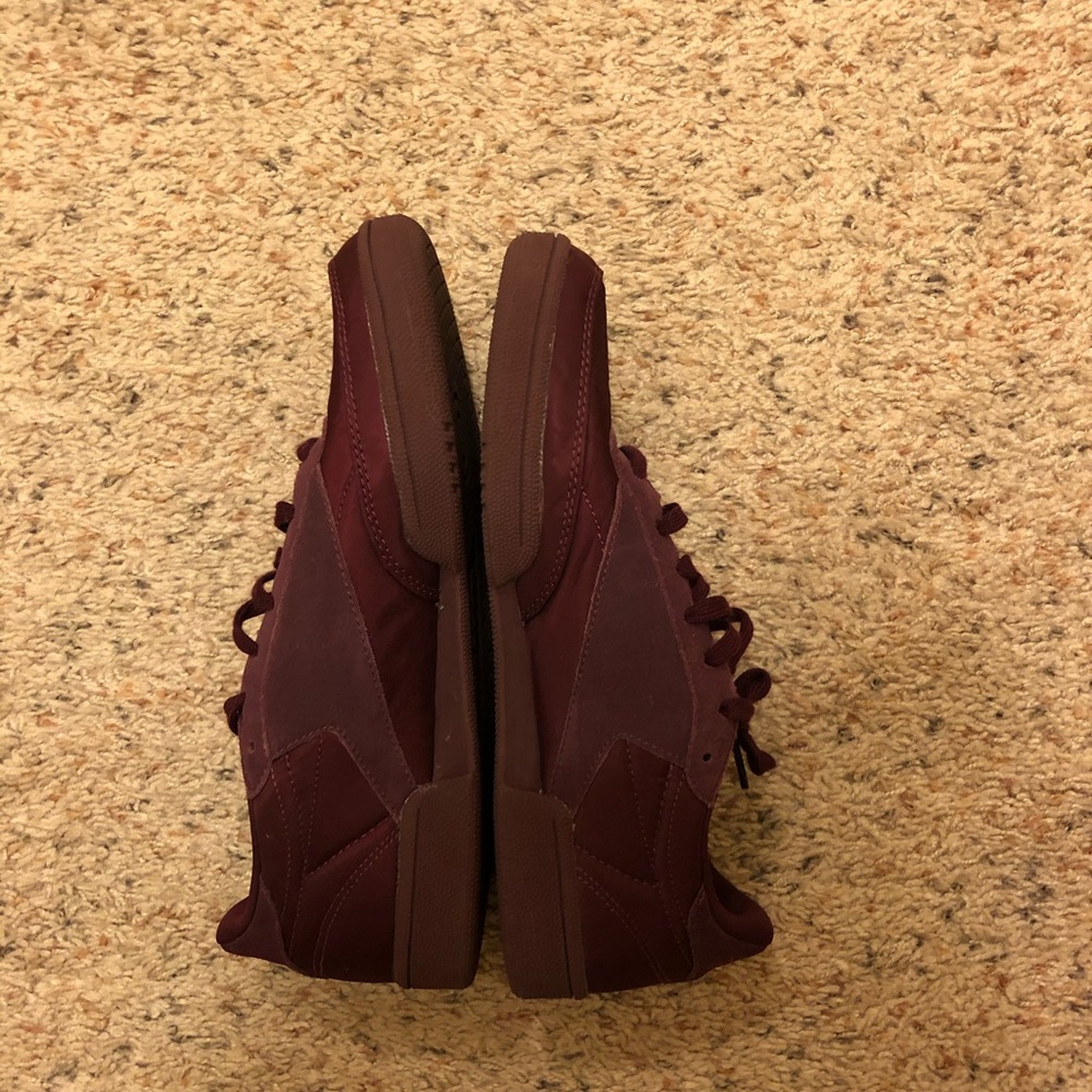 Women’s Reebok’s - Picture 3 of 5